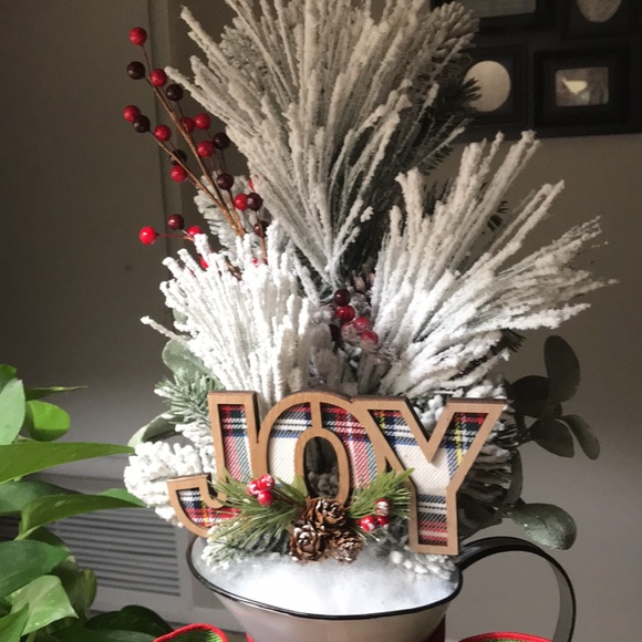 SOLD (NEW)🎄 Farmhouse Enamel Christmas Pitcher - Picture 2 of 6